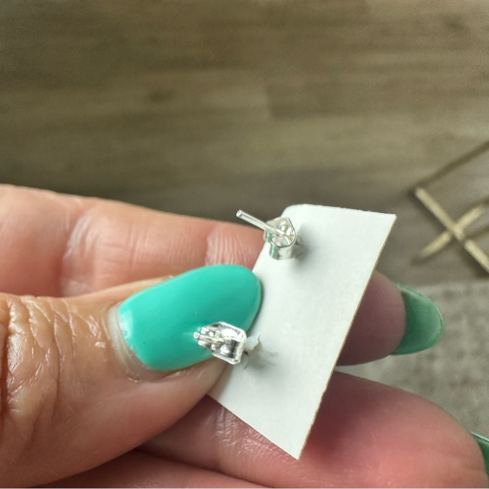 Elegant Green and Silver Teardrop Earrings - Picture 9 of 13